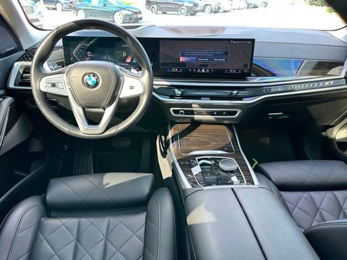 Used 2025 BMW X7 xDrive40i w/ Premium Package image 17