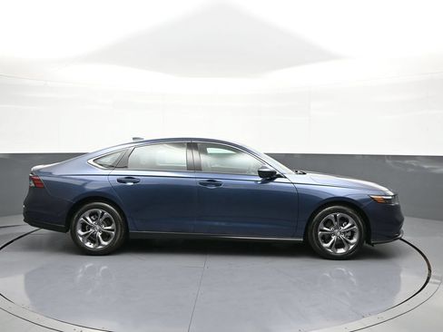 Used 2023 Honda Accord EX image 5