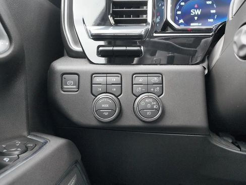 Used 2025 Chevrolet Silverado 1500 LTZ AWD/4WD image 39