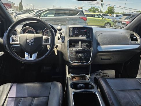 Used 2019 Dodge Grand Caravan GT FWD image 3