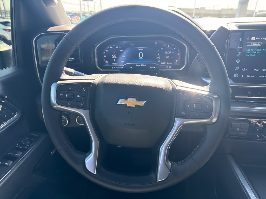 Used 2025 Chevrolet Silverado 2500 LTZ w/ LTZ Convenience Package AWD/4WD image 18