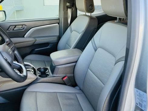 Used 2023 Chevrolet Colorado ZR2 w/ ZR2 Convenience Package III image 13