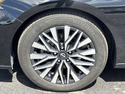 Used 2025 Nissan Altima 2.5 SV FWD image 24