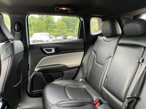 Used 2025 Jeep Compass Limited AWD/4WD image 17