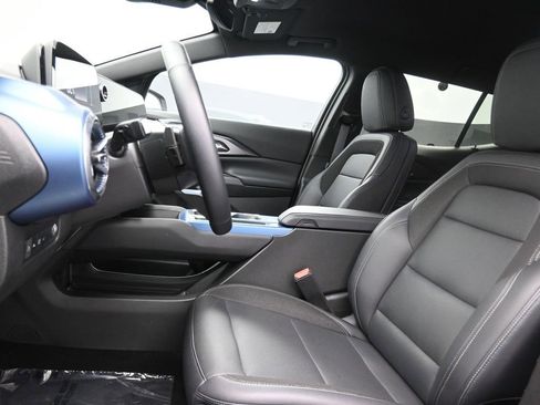 Used 2025 Chevrolet Equinox EV LT w/ Convenience Package image 17