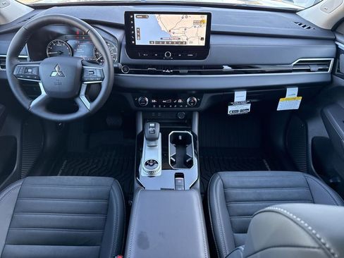 New 2026 Mitsubishi Outlander SE image 21