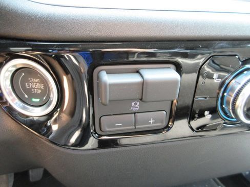 New 2026 GMC Sierra 2500 SLE w/ SLE Value Package; AWD/4WD image 18