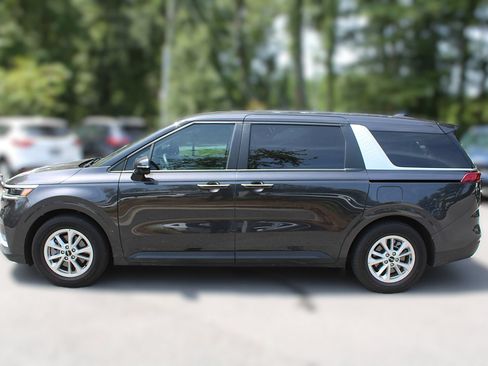 Used 2024 Kia Carnival LX FWD image 5
