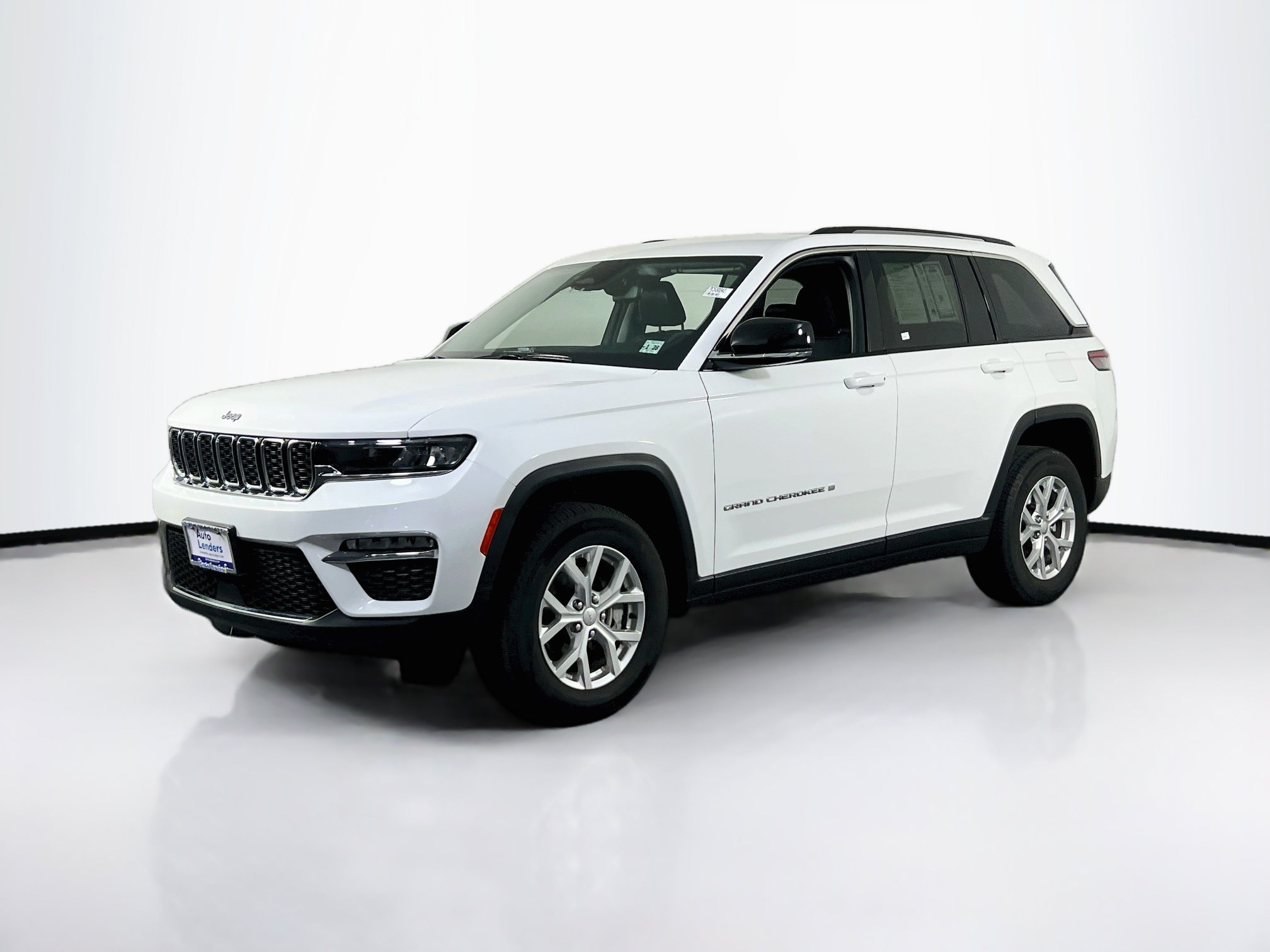 Used 2023 Jeep Grand Cherokee Limited AWD/4WD image 1