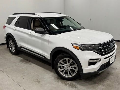 Certified 2020 Ford Explorer XLT w/ Equipment Group 202A AWD/4WD image 40