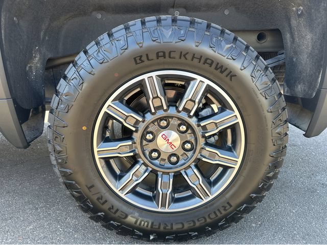 Certified 2025 GMC Sierra 1500 AT4 AWD/4WD image 5