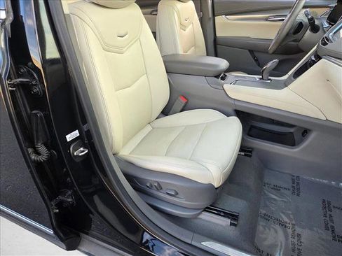 Used 2017 Cadillac XT5 Luxury w/ Driver Awareness Package image 20