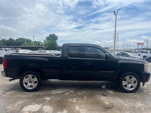 Used 2007 Chevrolet Silverado 1500 LTZ w/ EZ-Lift Tailgate Package image 9