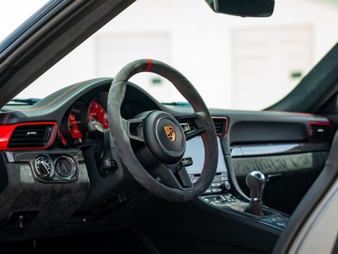 Used 2018 Porsche 911 GT3 RWD image 15