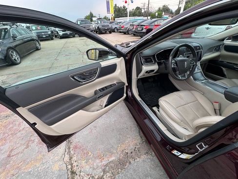 Used 2019 Lincoln Continental Select w/ Continental Climate Package AWD/4WD image 12