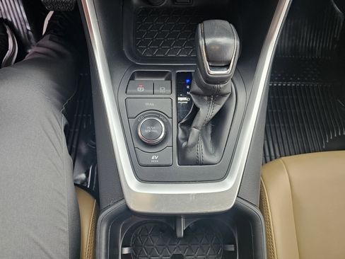 Certified 2022 Toyota RAV4 XLE Premium image 23