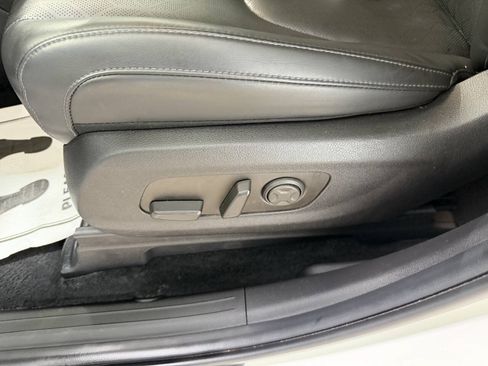 Used 2025 Kia Carnival FWD image 21