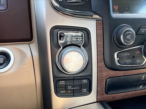 Used 2017 RAM 1500 Laramie w/ Convenience Group AWD/4WD image 31