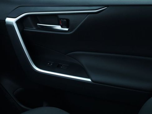 Used 2025 Toyota RAV4 XLE image 13