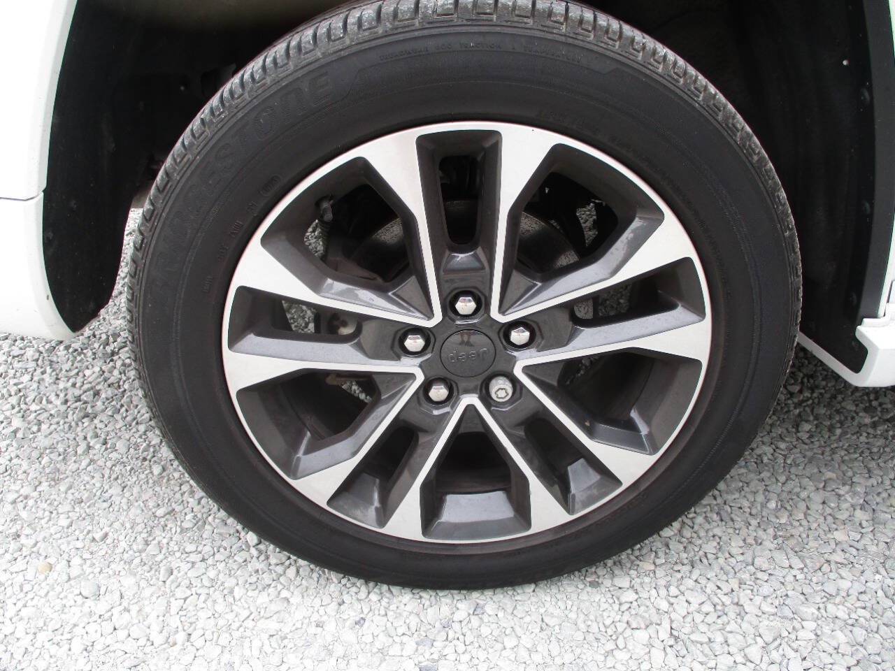 Used 2023 Jeep Grand Cherokee Overland AWD/4WD image 37