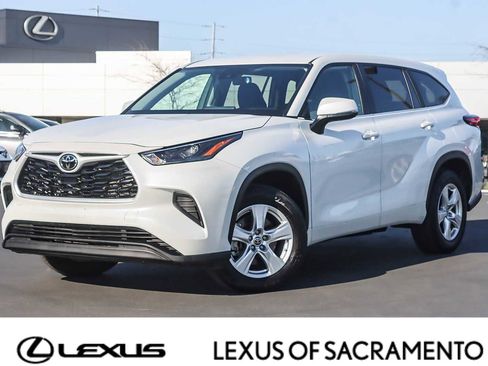 Used 2023 Toyota Highlander L image 1