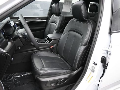 Used 2023 Jeep Grand Cherokee Overland AWD/4WD image 22
