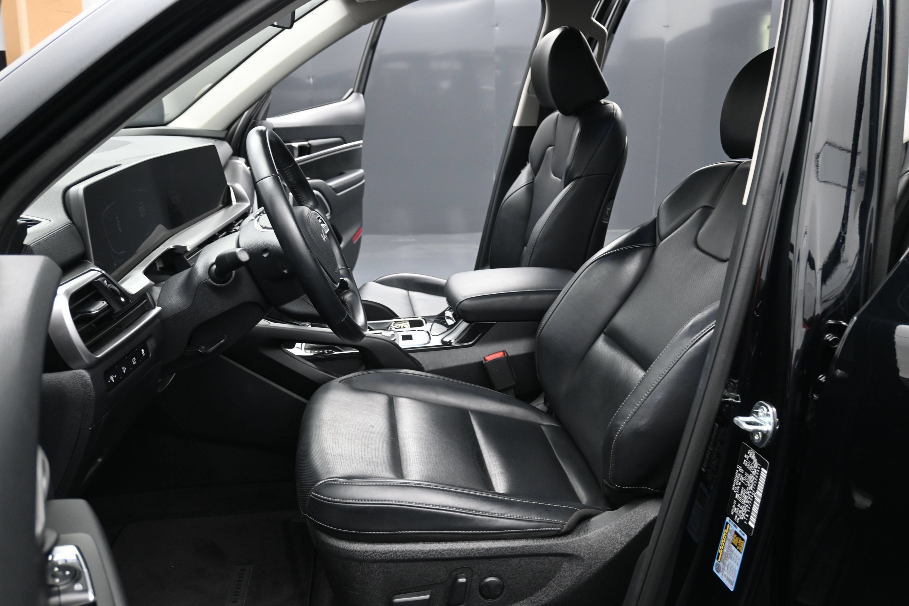 Used 2025 Kia Telluride S FWD image 23