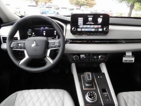 New 2025 Mitsubishi Outlander SEL image 14