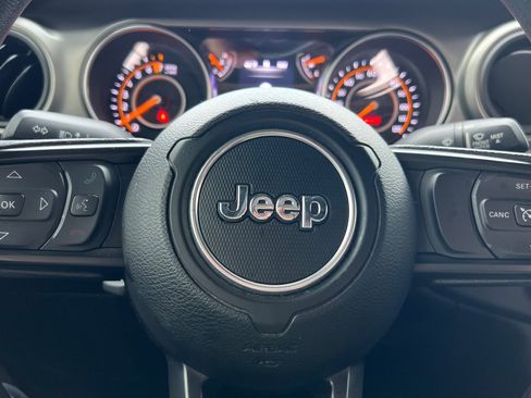 Used 2021 Jeep Gladiator Sport w/ Auxiliary Switch Group image 19