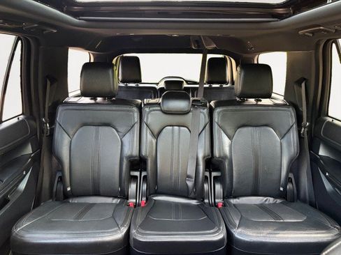 Used 2018 Ford Expedition Limited w/ Equipment Group 301A AWD/4WD image 8