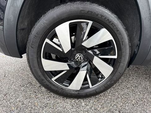 Used 2024 Volkswagen Atlas Cross Sport SE image 9