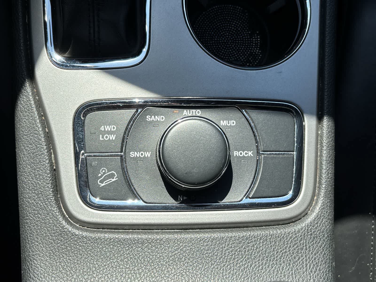 Used 2022 Jeep Grand Cherokee Laredo X AWD/4WD image 26