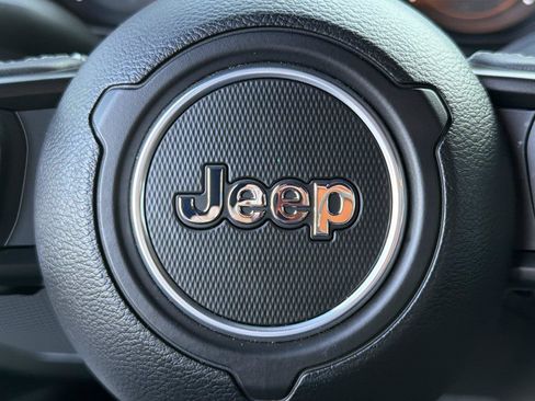 Used 2025 Jeep Wrangler Sport AWD/4WD image 21