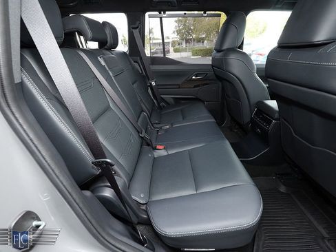 Used 2025 Lexus GX 550 image 15