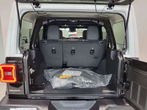 New 2026 Jeep Wrangler Sahara w/ Whitecap Package image 8
