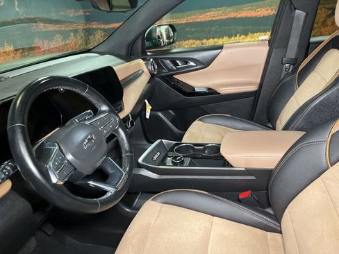 Used 2025 Chevrolet Equinox ACTIV w/ Safety and Technology Package image 23