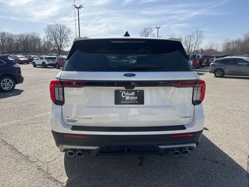 Used 2025 Ford Explorer Platinum w/ Ultimate Package AWD/4WD image 3
