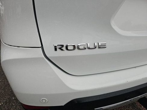 Used 2019 Nissan Rogue SV FWD image 27