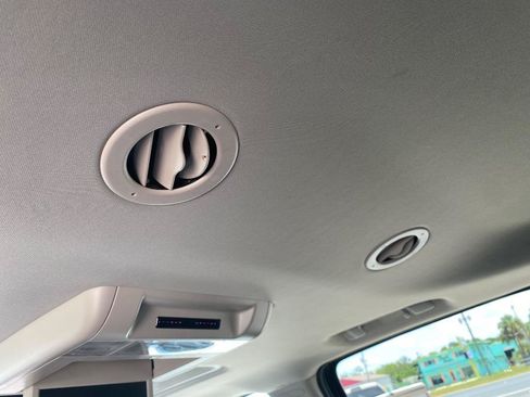 Used 2013 Chevrolet Suburban LTZ RWD image 41