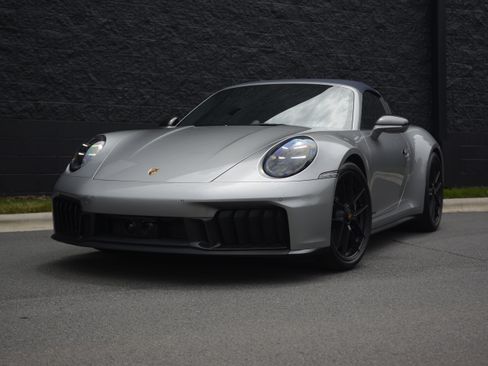 Certified 2026 Porsche 911 Targa 4 GTS AWD/4WD image 35