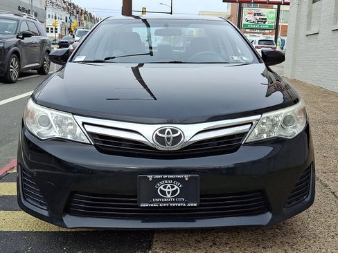 Used 2014 Toyota Camry LE image 2