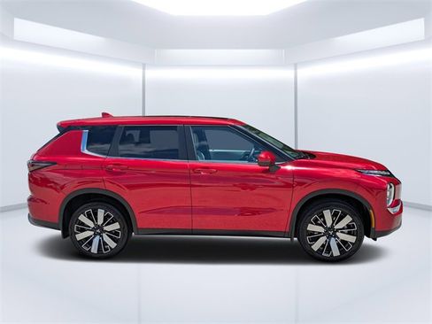 New 2025 Mitsubishi Outlander SE image 2
