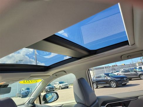 Used 2020 Toyota RAV4 Limited image 17