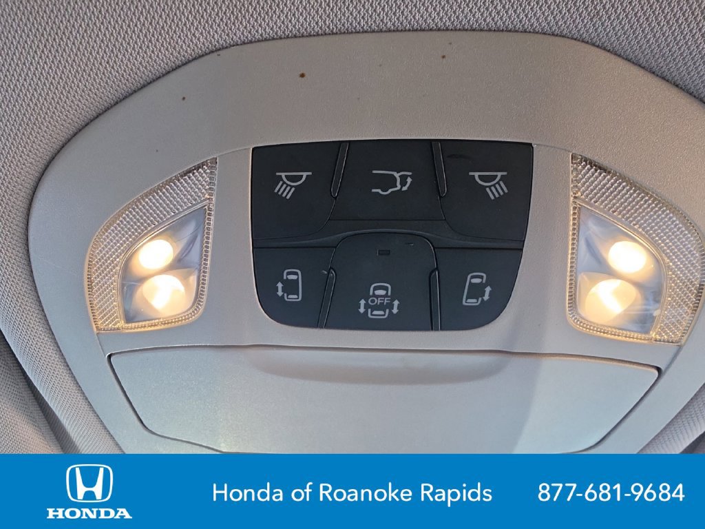 Used 2024 Chrysler Pacifica Touring-L FWD image 30