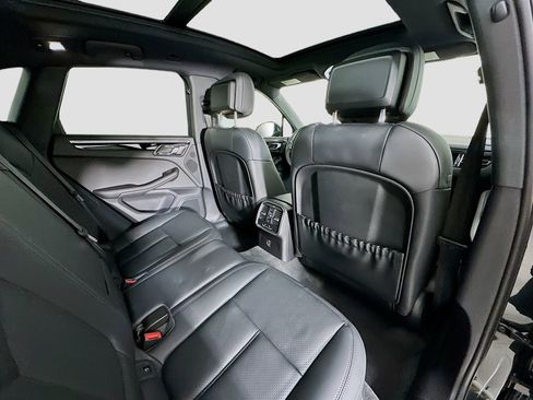 Certified 2023 Porsche Macan image 30