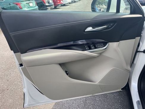 Certified 2022 Cadillac XT4 Luxury w/ Cold Weather Package image 10