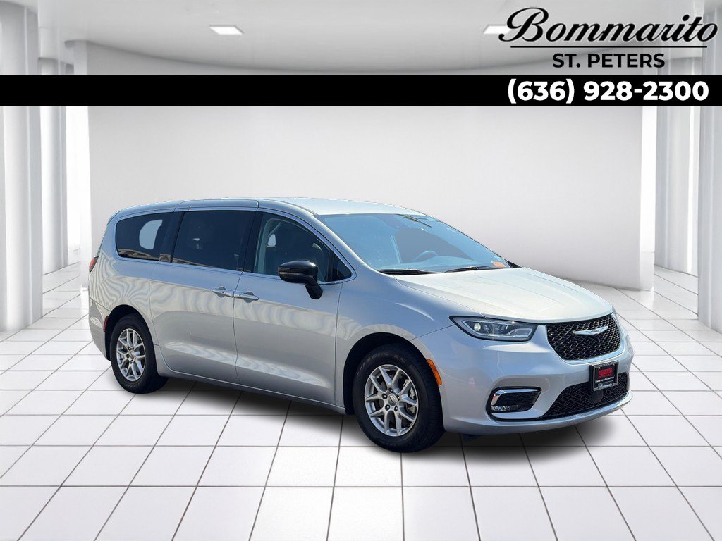 Used 2024 Chrysler Pacifica Touring-L FWD image 1