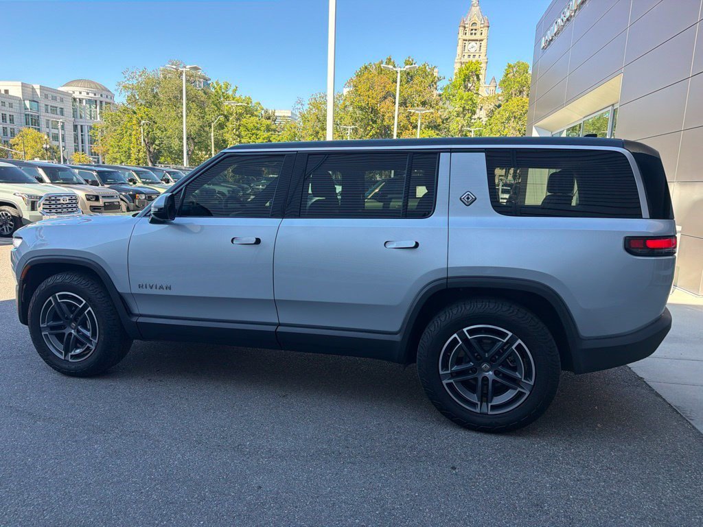 Used 2025 Rivian R1S Adventure Dual AWD/4WD image 7
