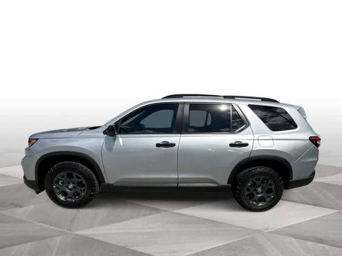 Used 2025 Honda Pilot TrailSport image 5