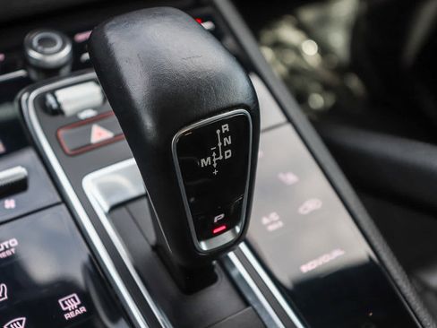 Used 2021 Porsche Cayenne w/ Driver Memory Package image 23